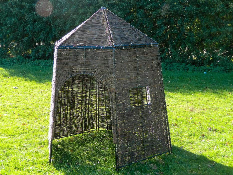 Wicker Den Large